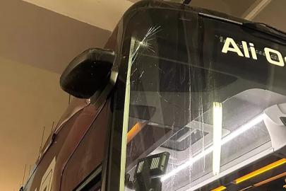 Trabzonspor'un takım otobüsüne taşlı saldırı