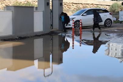 Adana'da taşan lağımlar ve kötü koku mahalleliyi canından bezdirdi