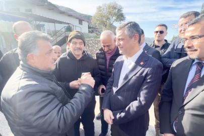 Hatay'da TOKİ'ye yerleşen CHP'li depremzedenin Özgür Özel'e kapı şikayeti
