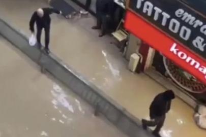 İzmir'de sağanağın ardından caddeler göle döndü: Mücadele Survivor'ı aratmadı