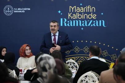 Milli Eğitim Bakanı Tekin, Erzurum’da şehit aileleri ve gazilerle buluştu, ilk iftarını öğrencilerle açtı