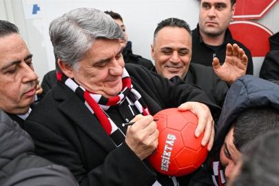 Serdal Adalı, Hatay'da depremzedelerle bir araya geldi