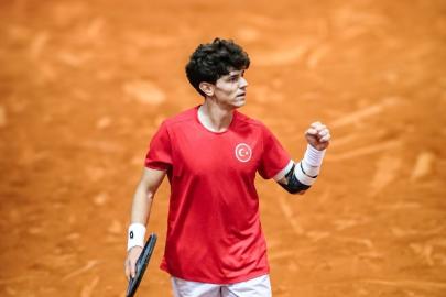 Türkiye, Davis Cup Dünya Grubu 1 play-off'unda Slovenya karşısında öne geçti