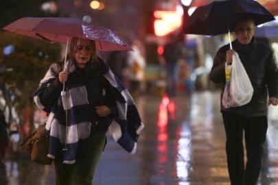 Ülke genelinde yağışlı hava devam ediyor: Batıda yağmur, doğuda kar