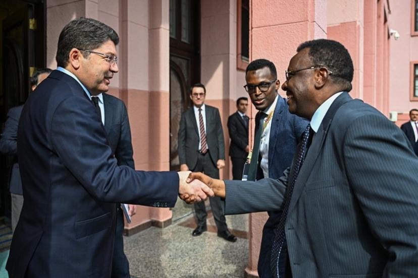 Yılmaz Tunç, Somalili mevkidaşı ile bir araya geldi