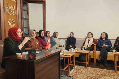 EBB Dil Ve Edebiyat Konağında şiirler, ilahiler ve türküler kadınlar için okundu
