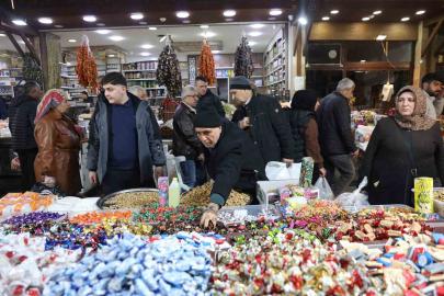 Elazığ’da bayram şekerleri tezgahlardaki yerini aldı
