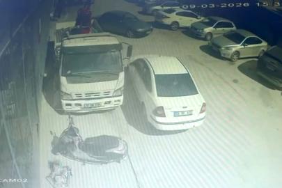 Otomobil, araca çarptı; tamirhaneye daldı; kaza kamerada