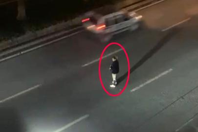 Yol ortasında bekledi, sürücülere zor anlar yaşattı