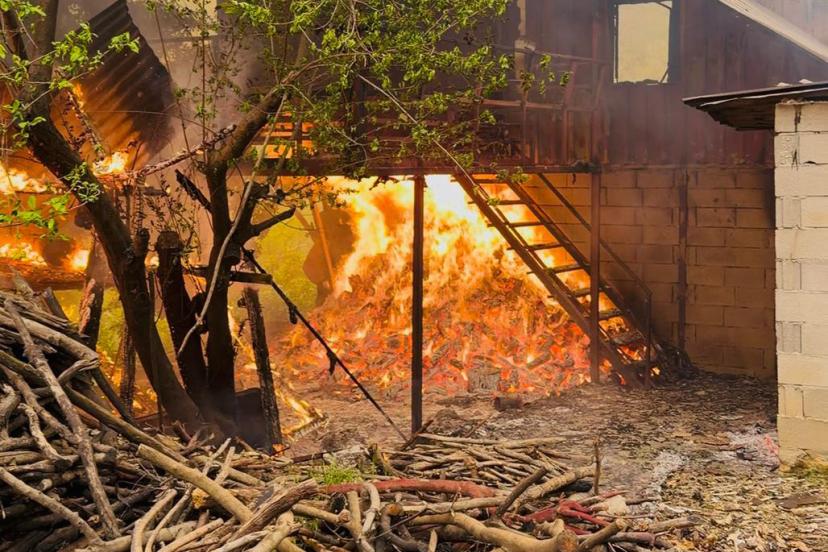 Alanya’da müstakil ev alevlere teslim oldu