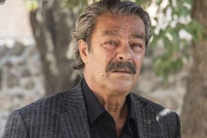 Aylar sonra ilk kez! Kadir İnanır ayakta görüntülendi