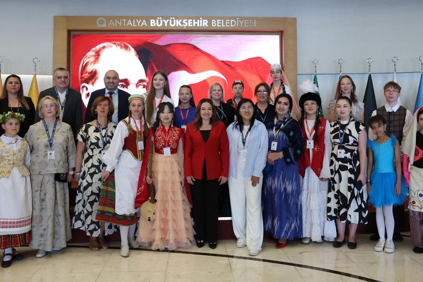 Başkan Vekili Özdemir, dünya çocuklarını ağırladı