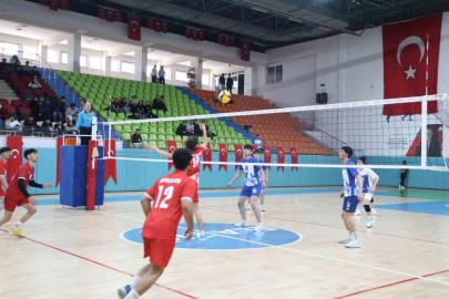 Elazığ’da genç erkekler voleybol grup birinciliği heyecanı başladı