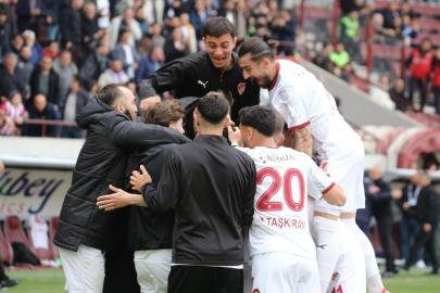 Elazığspor 21 futbolcuyla Adana’ya gitti