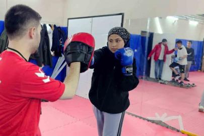 Hasköy’de boks yapan tek kızın en büyük destekçisi babası oldu