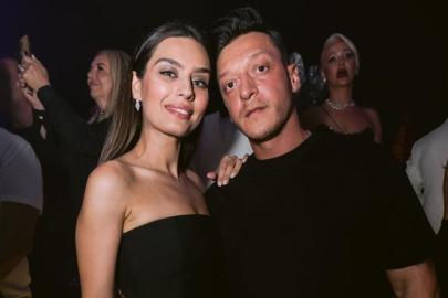 Mesut Özil ve Amine Özil üçüncü kez anne baba oldu