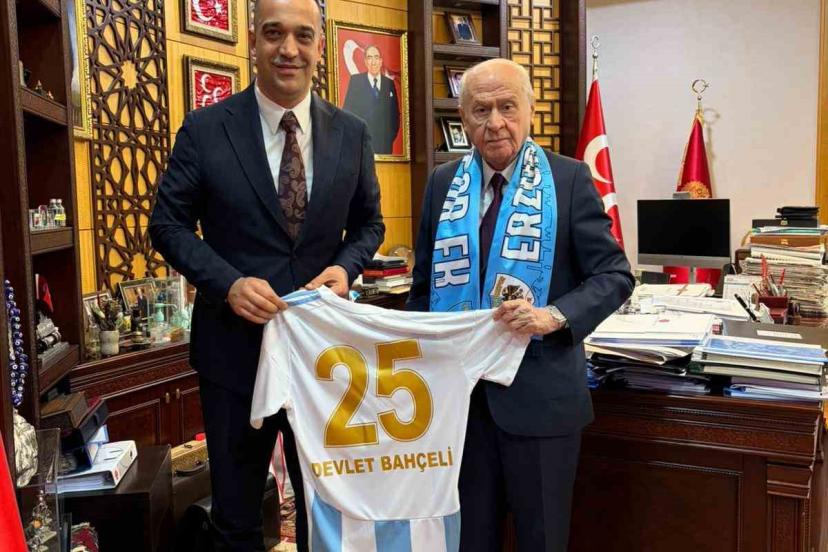 MHP’li Yurdagül’den lider Bahçeli’ye şampiyonluk ziyareti: Erzurumspor forması takdim edildi