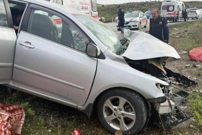 TIR ve otomobil çarpıştı: 2 yaralı