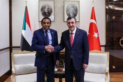 Cumhurbaşkanı Yardımcısı Yılmaz, Sudan Başbakanı İdris ile görüştü