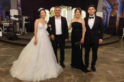 Denizli'de Türk-Kore esintili görkemli düğün