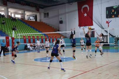 Elazığ’da Yıldız Kızlar Voleybol Türkiye Yarı Finalleri tamamlandı