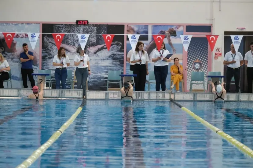 Eskişehir’de Engelsiz Kulaçlar renkli görüntülere sahne oldu