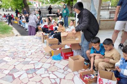 Kaş'ta çocukların şeker toplama geleneği sürüyor