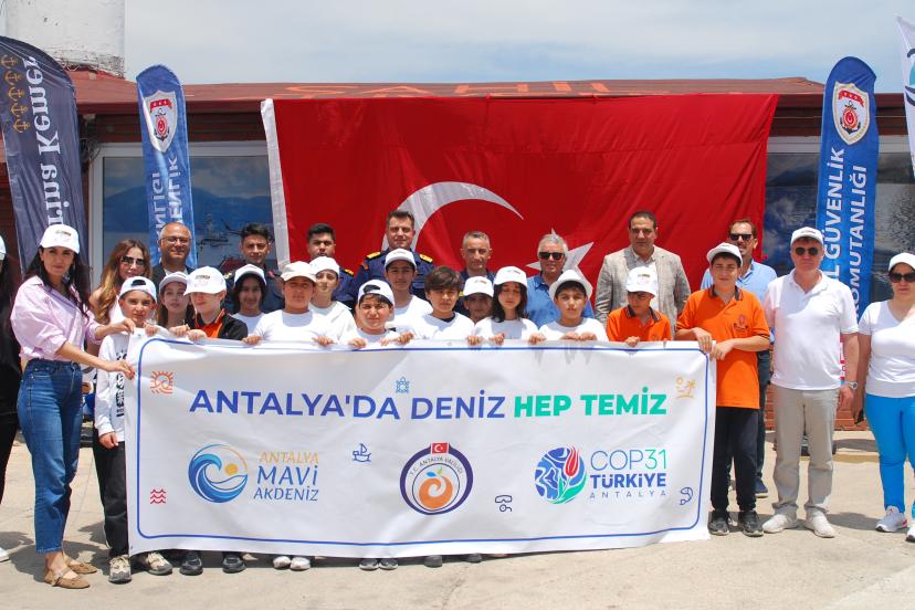 Kemer'de deniz dibi temizliği