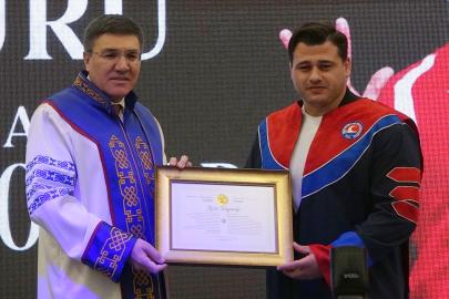 Milli güreşçi Rıza Kayaalp'e fahri doktora unvanı