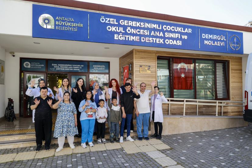 Özel bireylerden Anneler Günü'nde anlamlı sürpriz