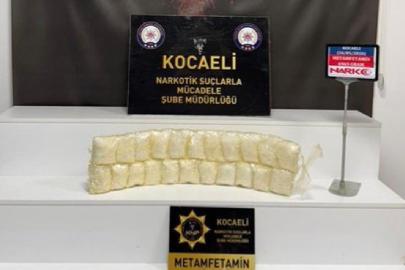 Vücutlarına sarılı 7 kilogram uyuşturucuyla yakalanan 2 kişi tutuklandı