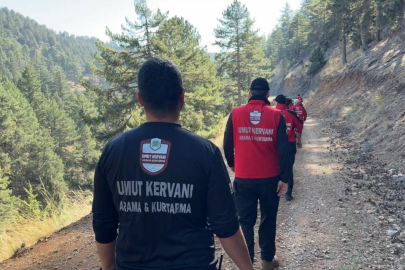 Adana Umut Kervanı Arama Kurtarma ekibi ormanda tatbikat yaptı