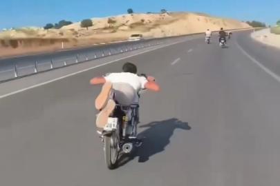 Akrobatik hareketlerle trafiği tehlikeye atan motosiklet sürücülerine ceza