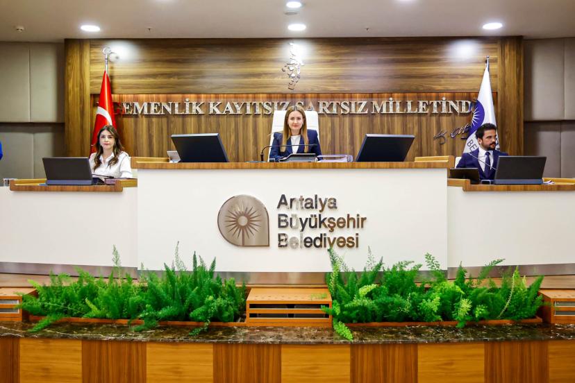 Büyükşehir meclisinde 105 milyon avroluk kredi ve Altın Portakal bütçesi kabul edildi