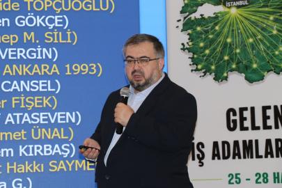 İlahiyatçı Yazar Çakmak: Çağın tarzına değil, Allah'ın farzına itaat etmeyi çocuklarımıza öğretmeliyiz