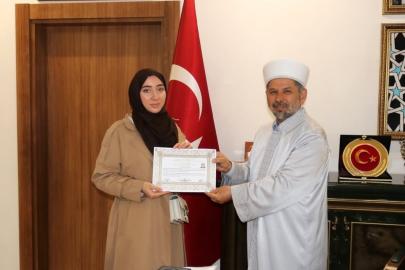 İslamiyeti kabul eden Rus vatandaşına Zehra ismi verildi