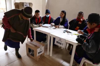 Kolombiya'da hak cumhurbaşkanlığı seçimi için sandık başında