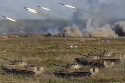 Ukrayna'dan Belarusa: Sınırdaki askeri teçhizatlar hedef alınabilir