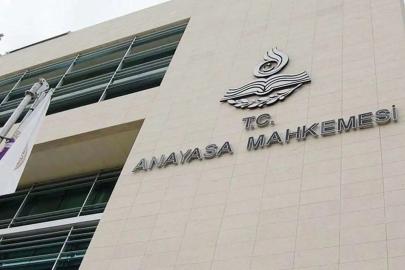 AYM boşandığı eşiyle birlikte yaşayanların aylıklarının kesilmesini uygun buldu