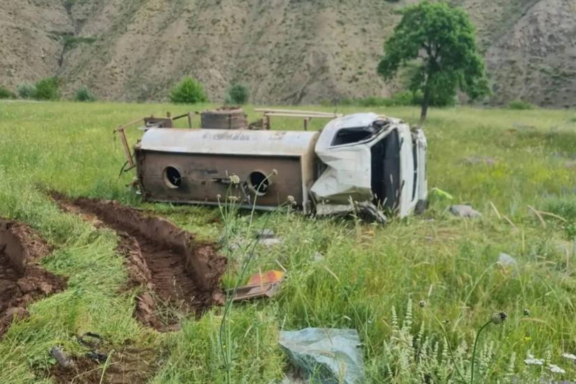 Bingöl'de su tankeri uçuruma yuvarlandı: 1 ölü, 1 ağır yaralı