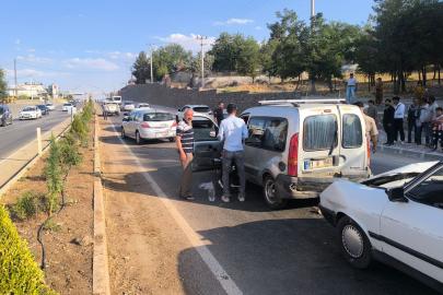 Diyarbakır-Mardin yolunda zincirleme kaza: 4 araç birbirine girdi