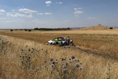 Diyarbakır'da otomobil tarlaya uçtu: 1'i ağır, 5 yaralı