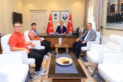Dünya şampiyonu kanocudan Muğla Valisi Akbıyık'a ziyaret