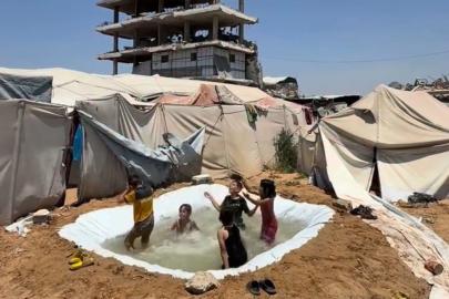 Gazze'de bir babanın sıcakla mücadelesi yürekleri ısıttı