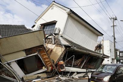Japonya'daki depremde 13 kişi hayatını kaybetti, arama kurtarma sürüyor