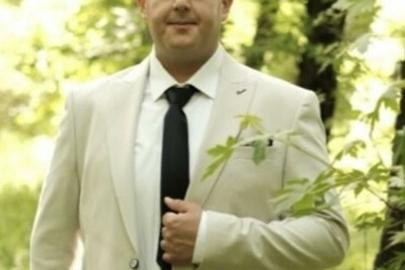 Otomobil, bağ evine daldı; sürücü öldü, nişanlısı yaralandı