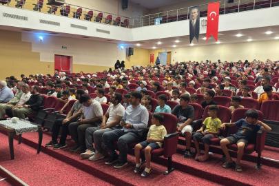 Adana'da yüzlerce öğrenci yaz okulunun kapanışında buluştu
