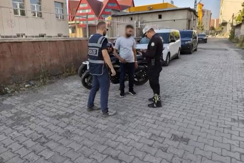 Ağrı'da çevreyi rahatsız eden sürücüye idari para cezası