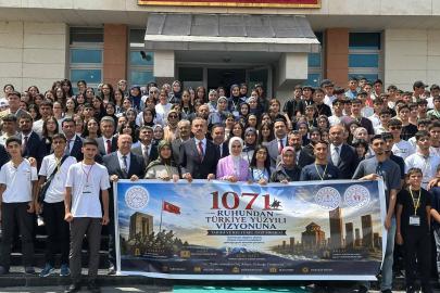 Ağrı'da gençler tarih gezisine uğurlandı