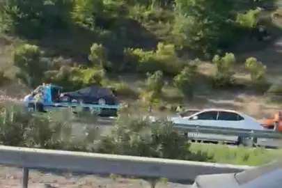Anadolu Otoyolu'nda kamyonet çekiciye çarptı!